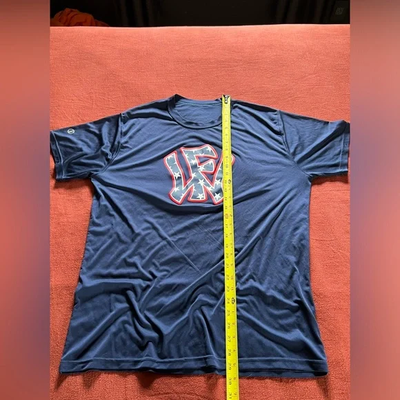 Men’s athletic shirt with graphic. - Picture 5 of 7